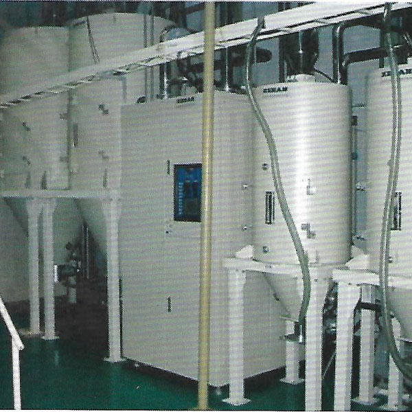 光學(xué)級(jí)PC片材料擠出生產(chǎn)線(xiàn)原料除濕干燥及原料多方向輸送系統(tǒng)